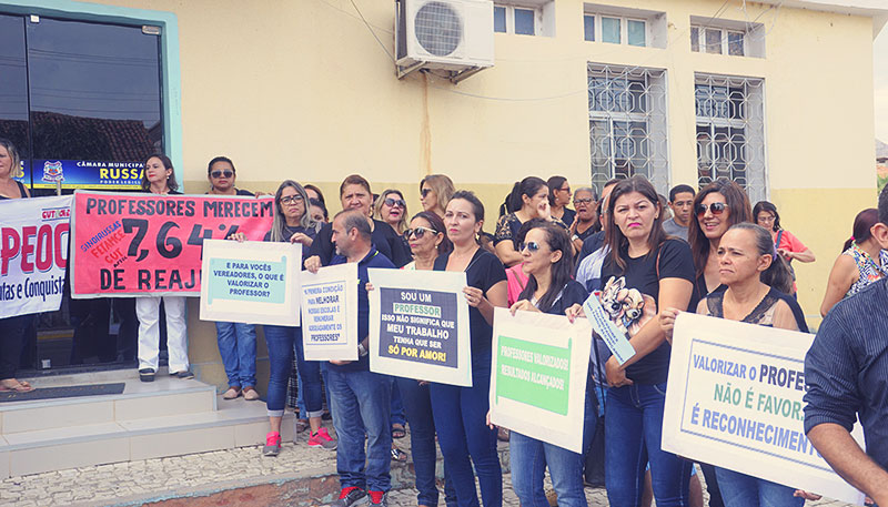 [Professores municipais em luta pelo reajuste do piso salarial]