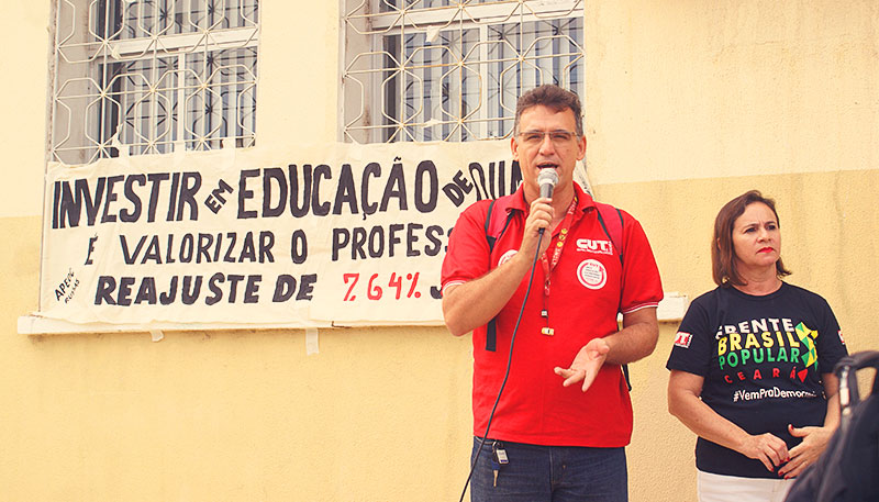 [Professores municipais em luta pelo reajuste do piso salarial]